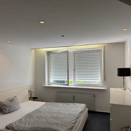 Quiet Family - 10 Min To Center & Oktoberfest - Free Parking - Near Nymphenburg Palace & Botanical Garden *